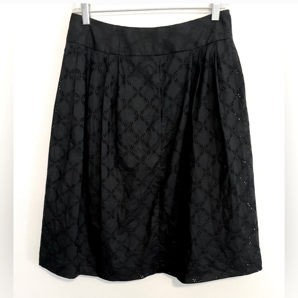 Ann Taylor LOFT Black Cotton Eyelet Skirt. Knee Length, Fully Lined. Size 4